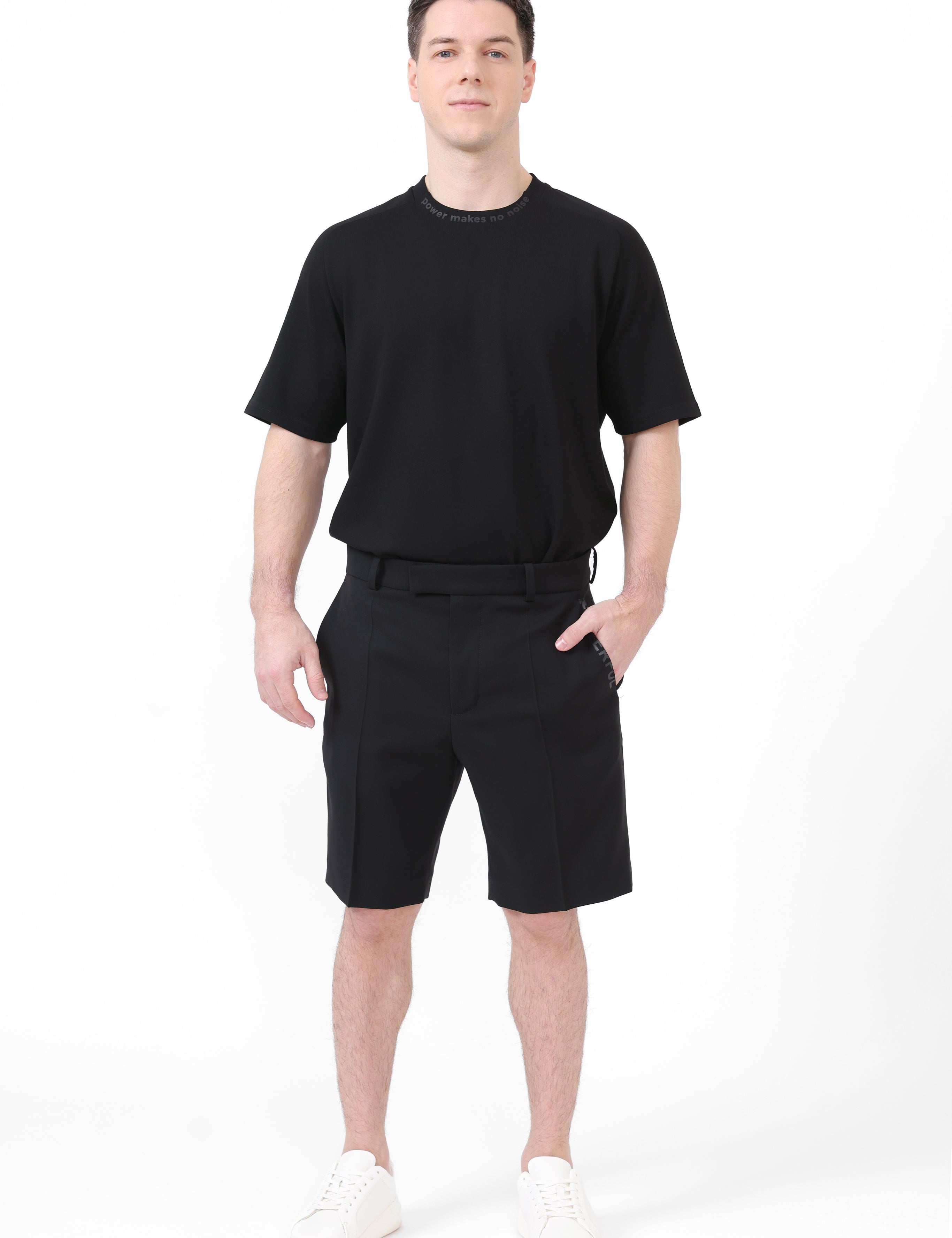 Pantaloni scurți croiți din lână