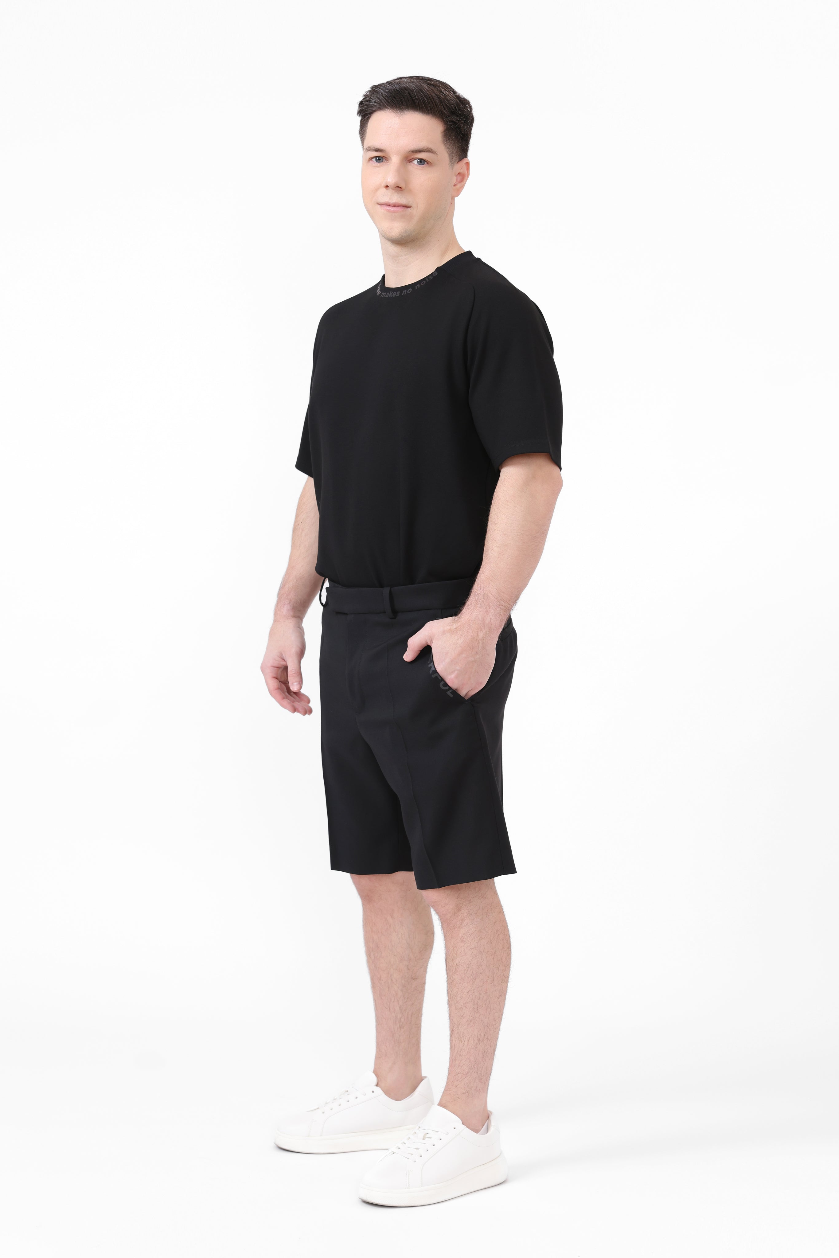 Pantaloni scurți croiți din lână