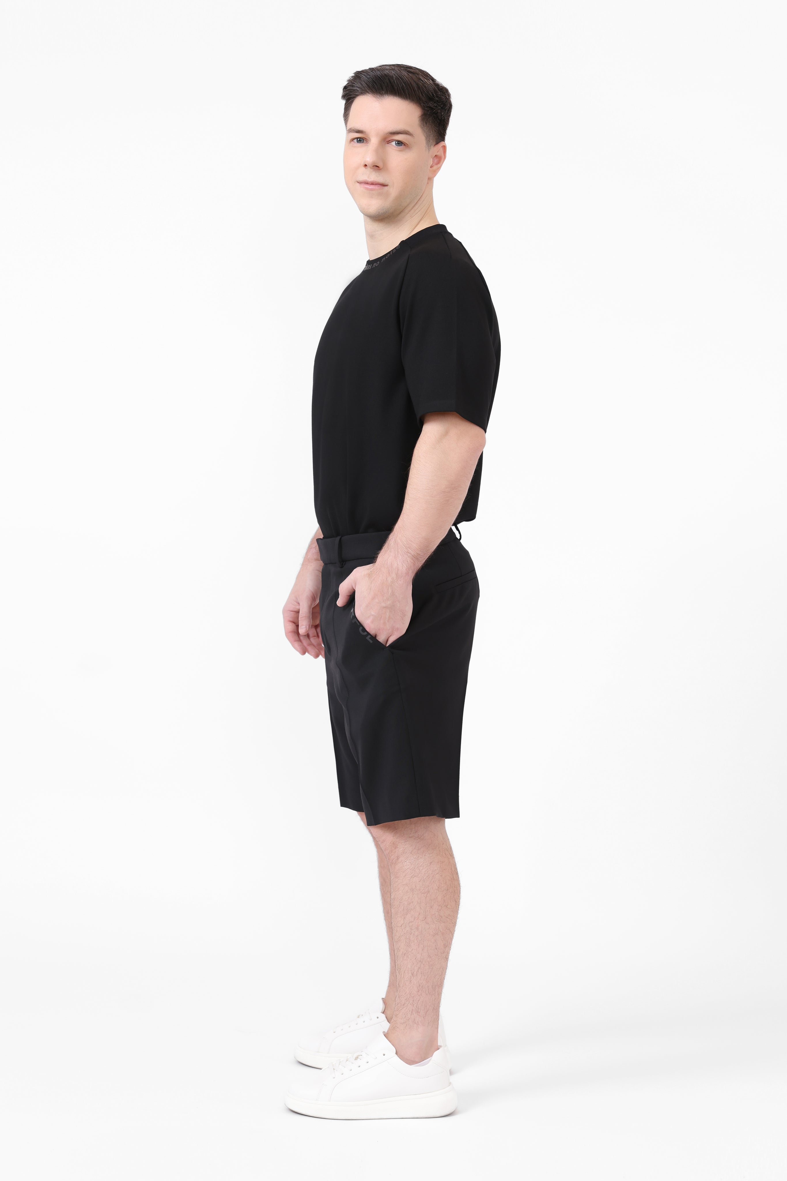 Pantaloni scurți croiți din lână